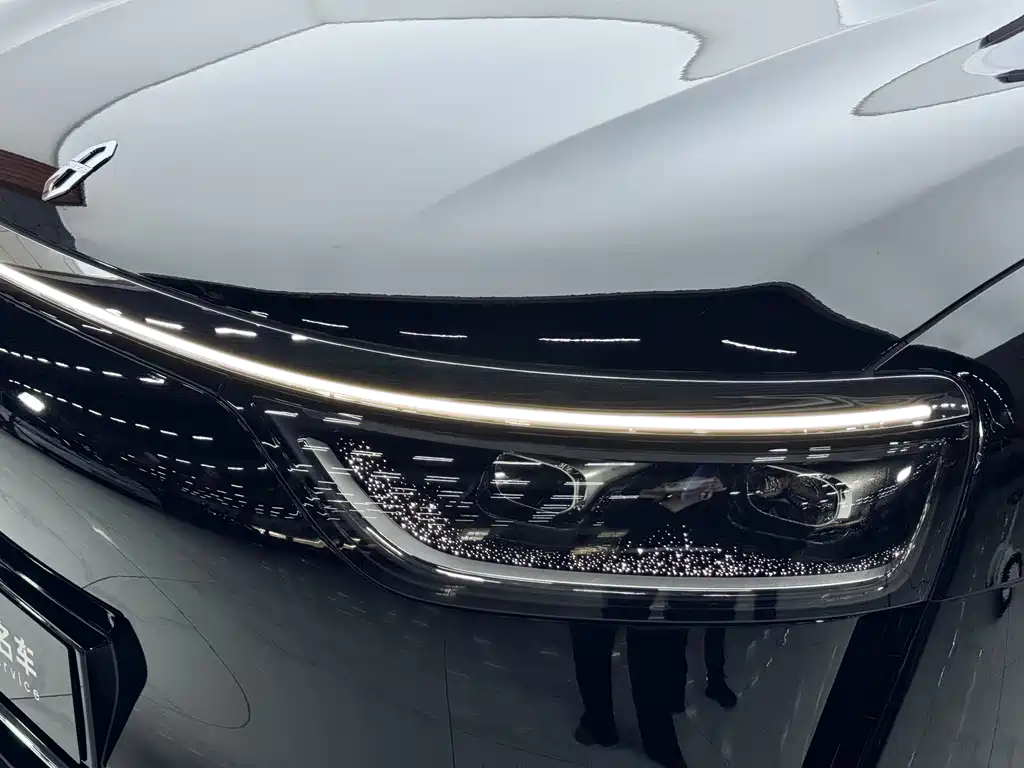 AITO M8 2025 — фото 4