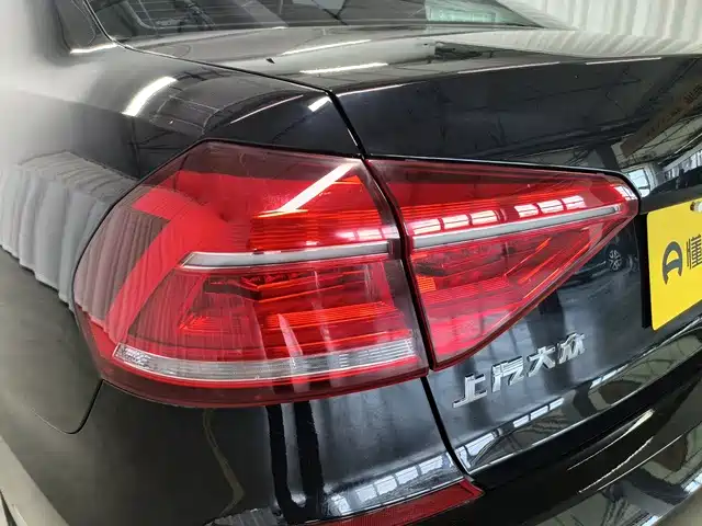 Volkswagen Passat 2018 — фото 15