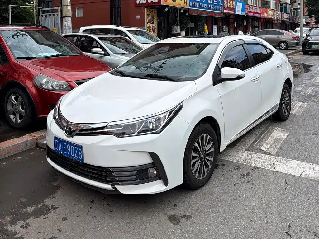 Toyota Corolla 2017 — фото 1