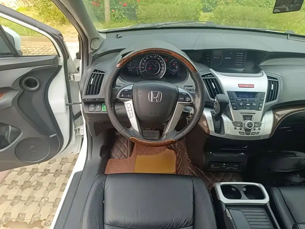 Honda Odyssey 2015 — фото 11