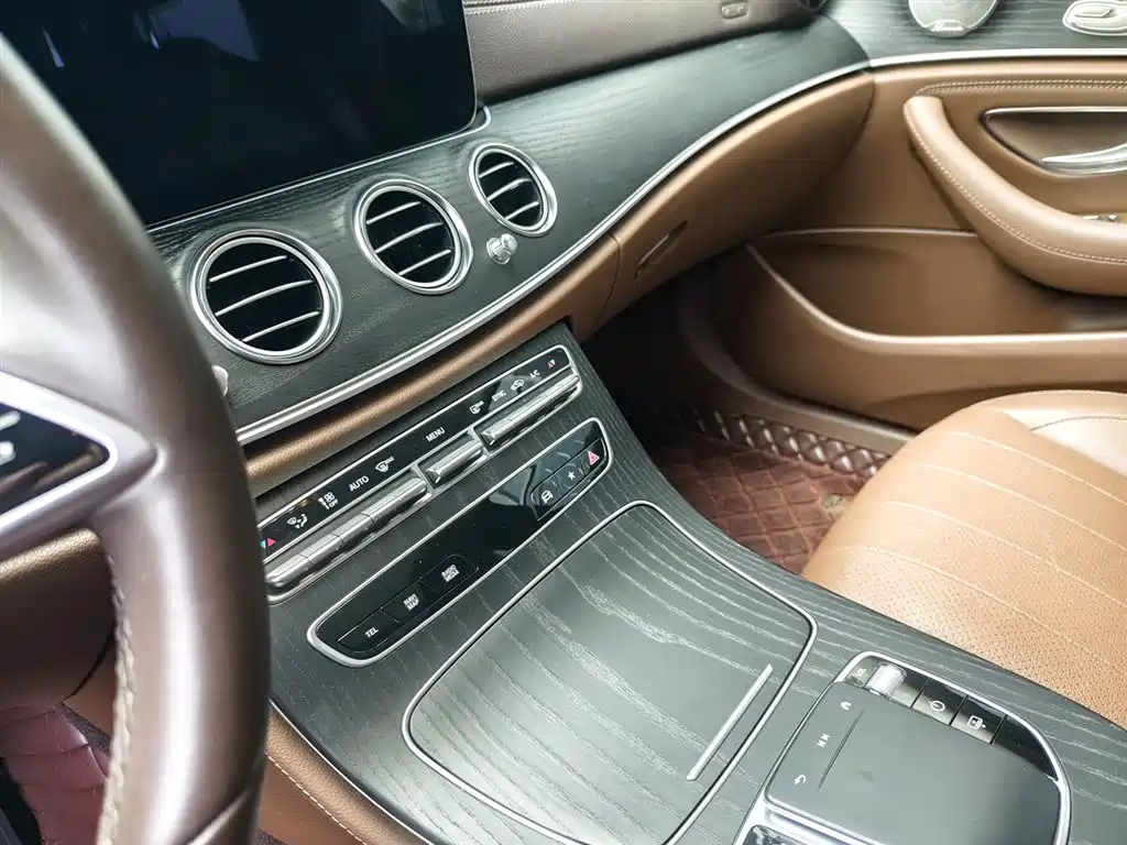 Mercedes-Benz E-Class 2023 — фото 9
