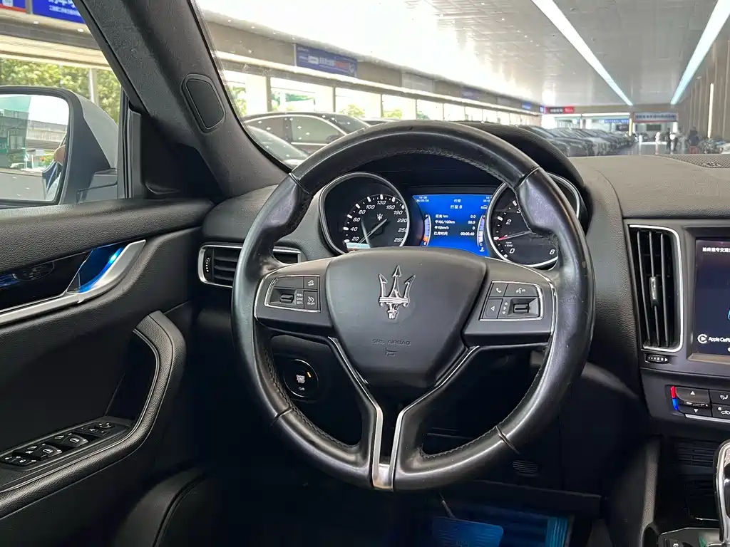 Maserati Levante 2018 — фото 12