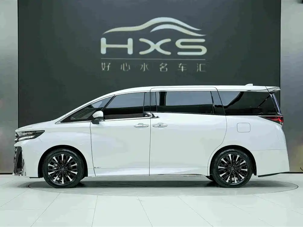 Toyota Vellfire 2024 — фото 3