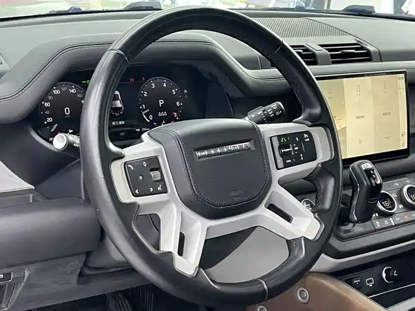 Land Rover Defender 2023
