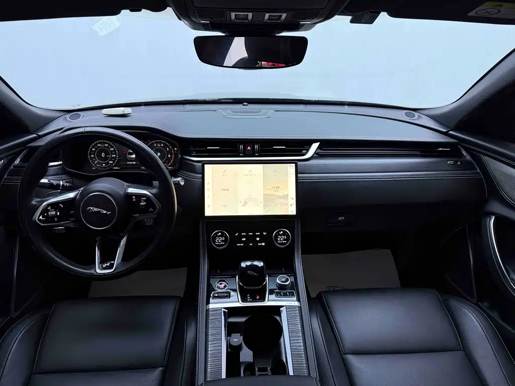 Jaguar XFL 2022 — фото 11