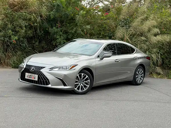 Lexus ES 2021