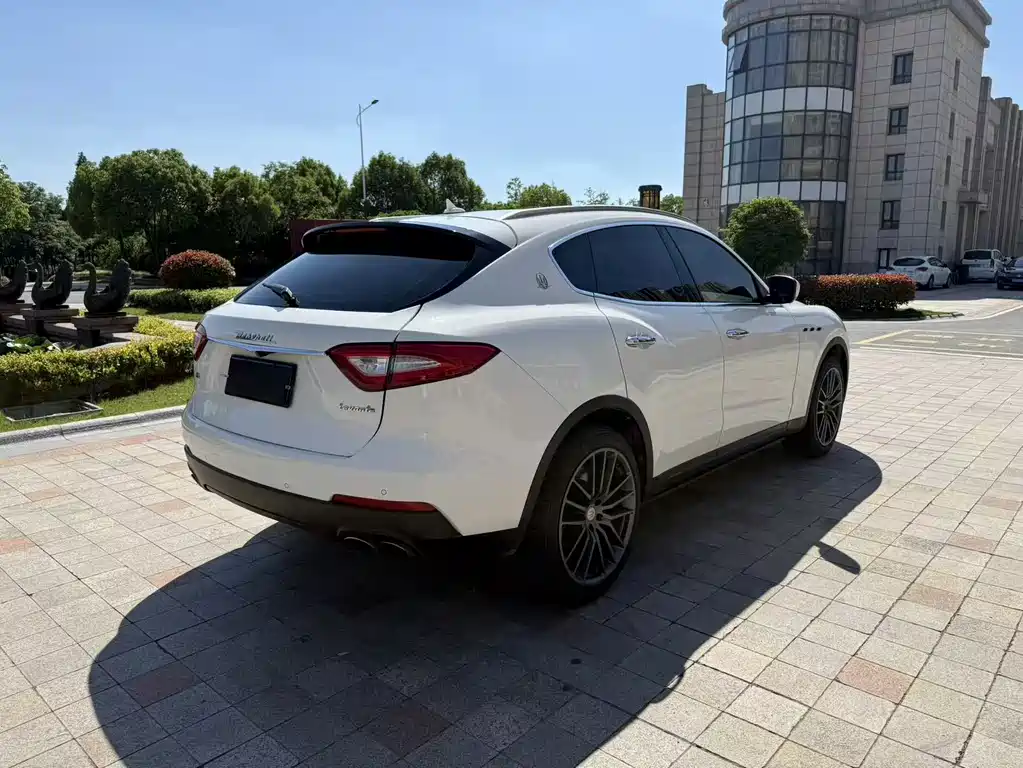 Maserati Levante 2018 — фото 9