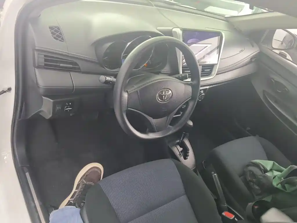 Toyota Yaris L 2019 — фото 10