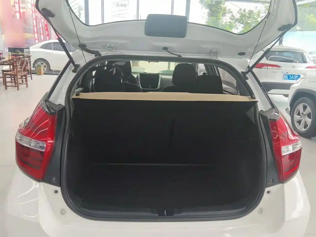 Toyota Yaris L 2019 — фото 19