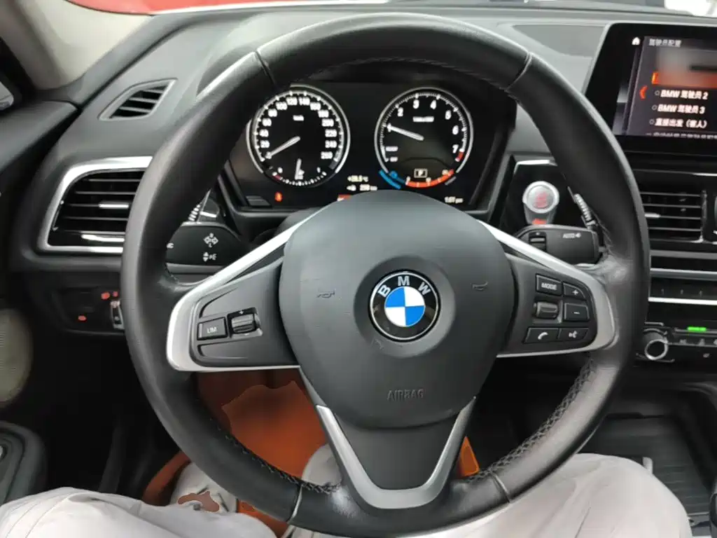 BMW 1 Series 2022 — фото 11