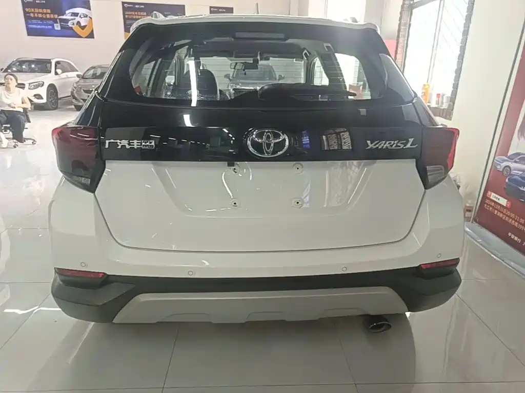 Toyota Yaris L 2021
