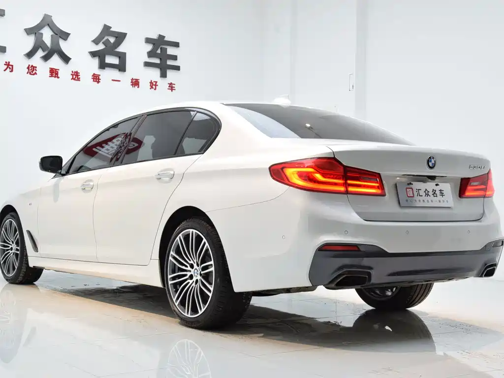 BMW 5 Series 2018 — фото 20