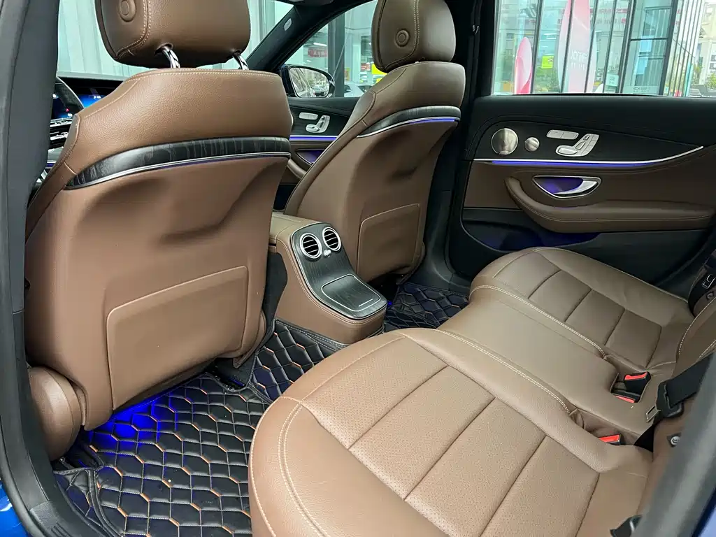 Mercedes-Benz E-Class 2023 — фото 13