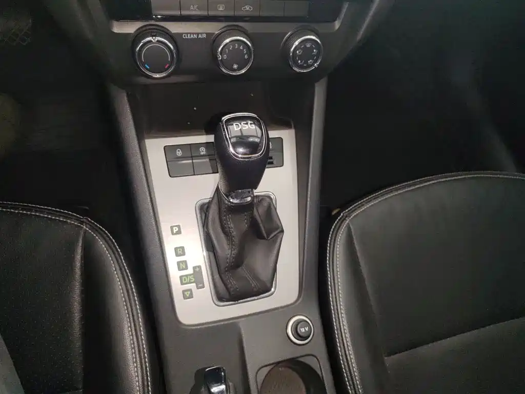 Skoda Octavia 2018 — фото 14