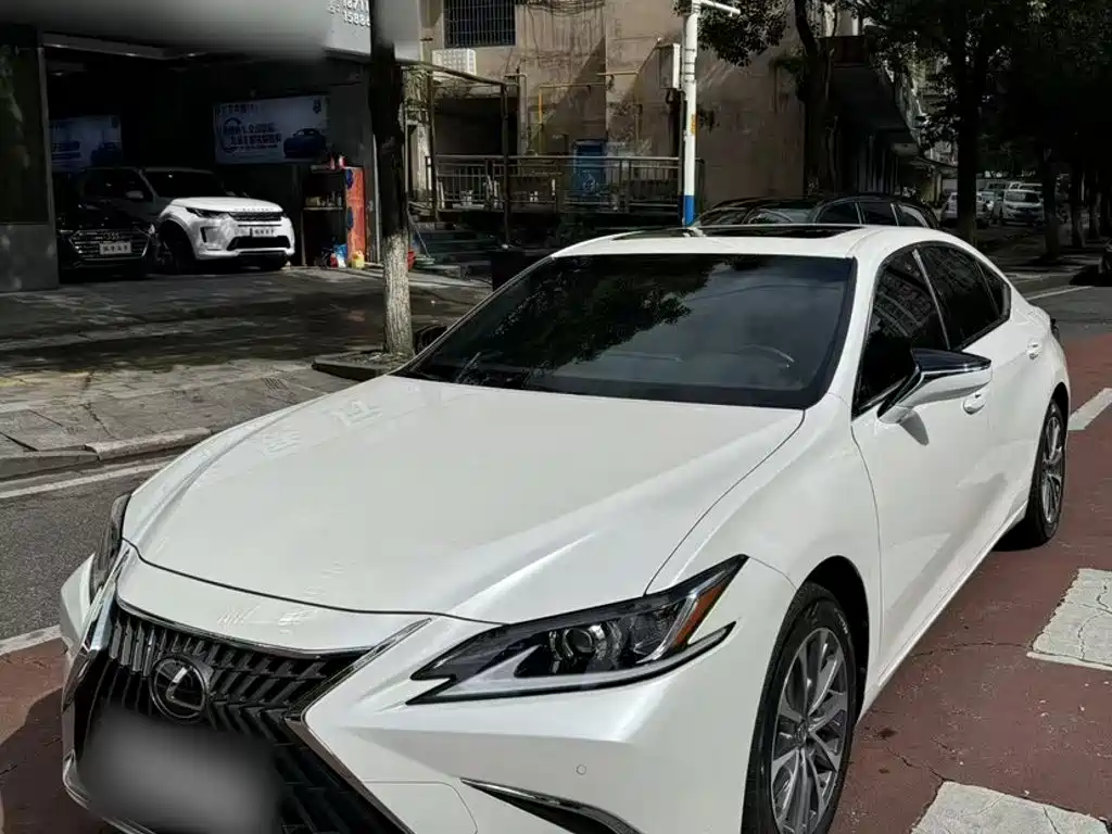 Lexus ES 2022