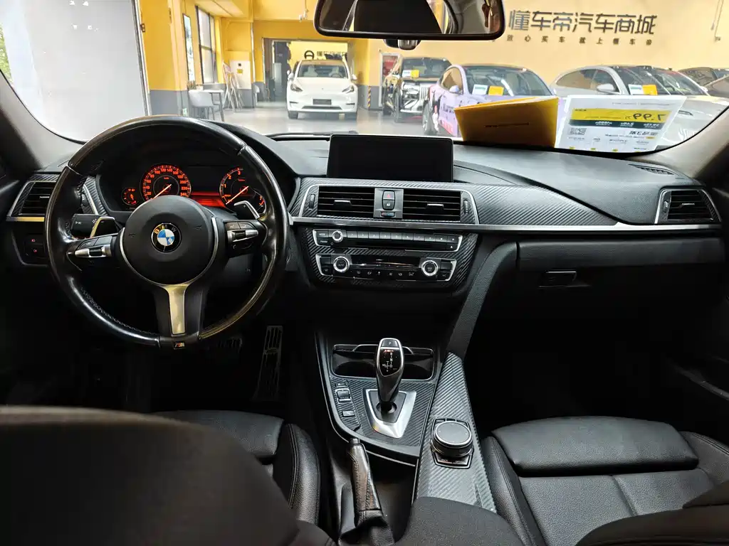 BMW 3 Series 2018 — фото 11