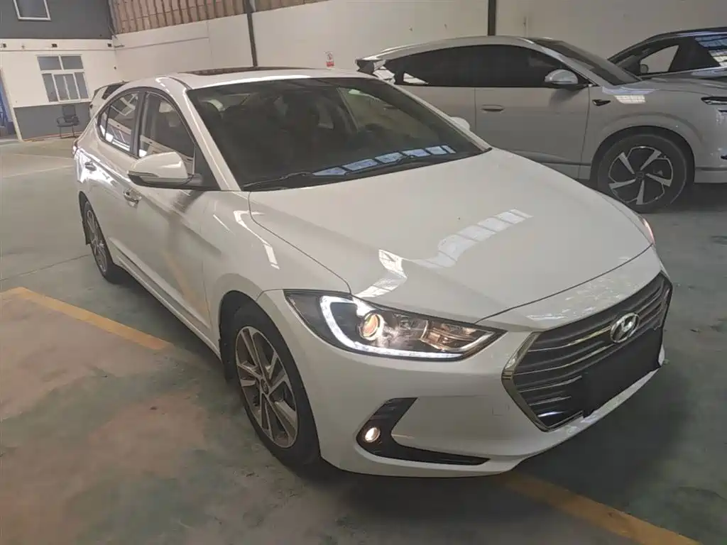 Hyundai Elantra 2018 — фото 4
