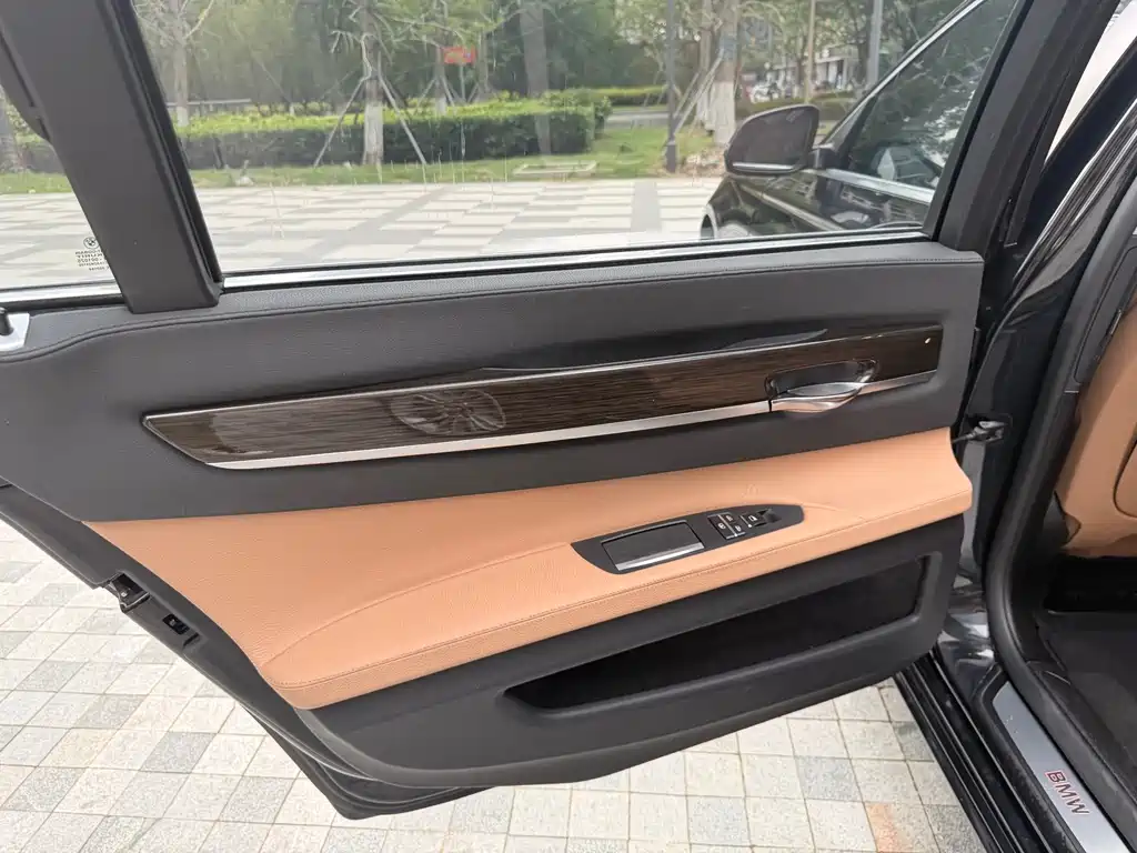 BMW 7 Series 2015 — фото 15