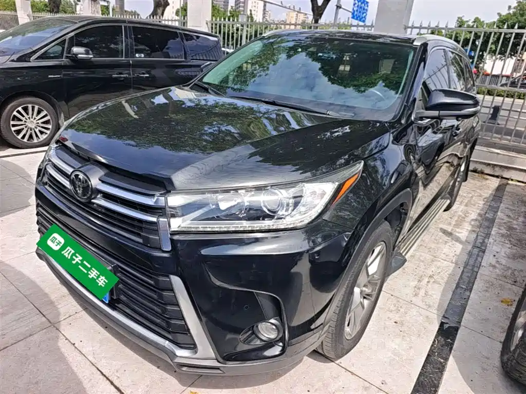 Toyota Highlander 2021 — фото 1