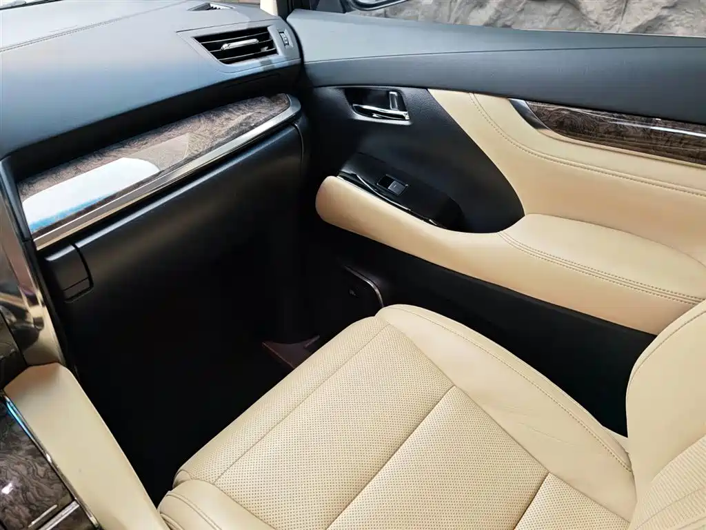 Toyota Alphard 2022 — фото 17