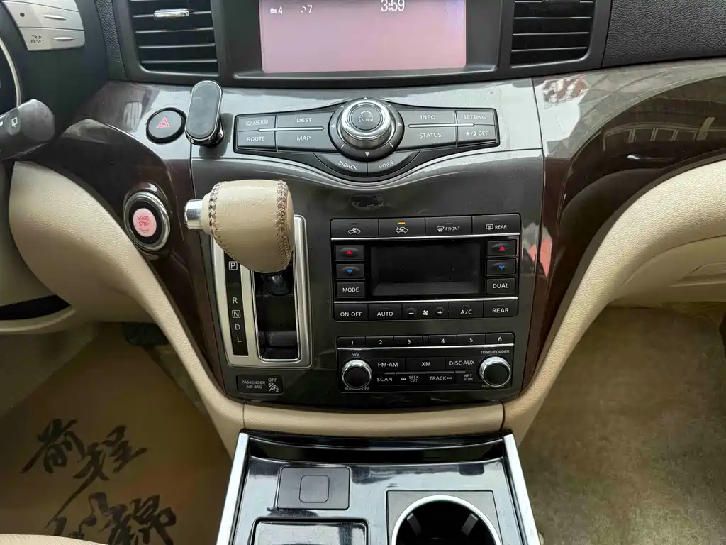 Nissan Quest 2015 — фото 18