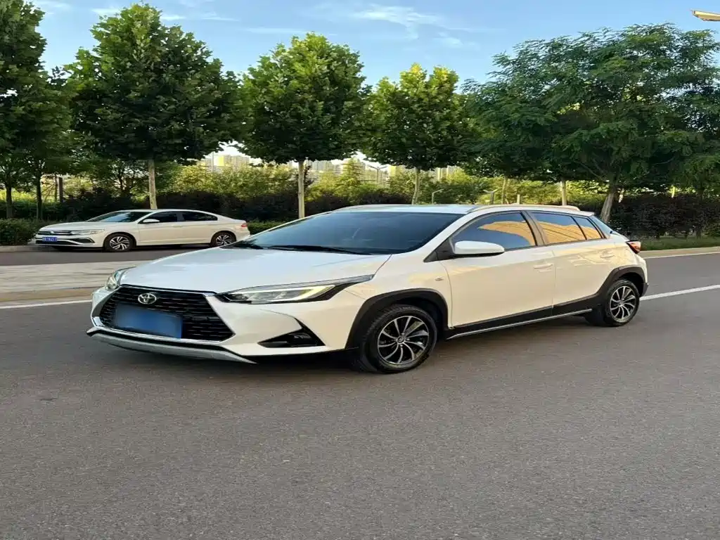 Toyota Yaris L 2021 — фото 1