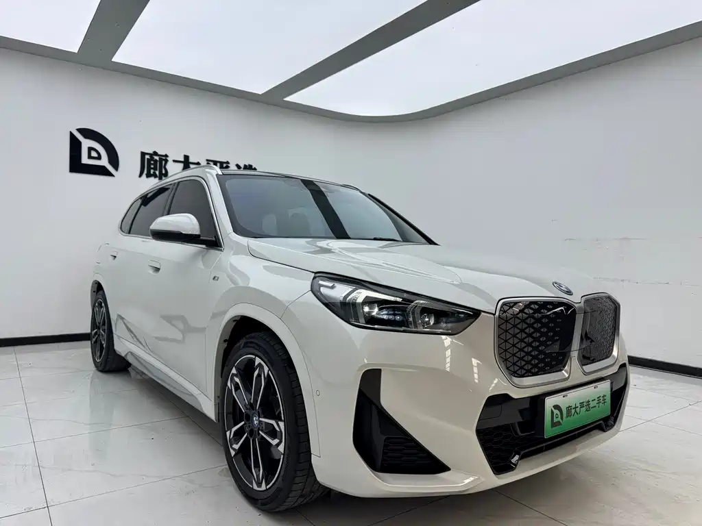 BMW iX1 2024