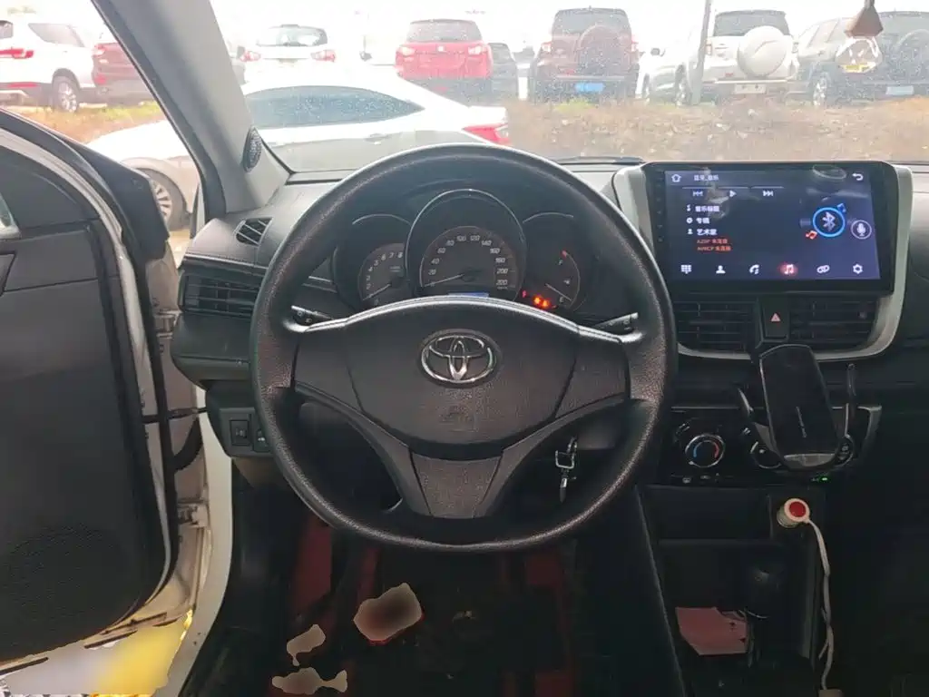 Toyota Yaris L 2020 — фото 11
