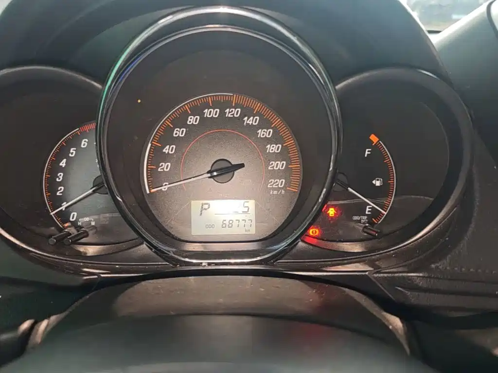 Toyota Yaris L 2020 — фото 12