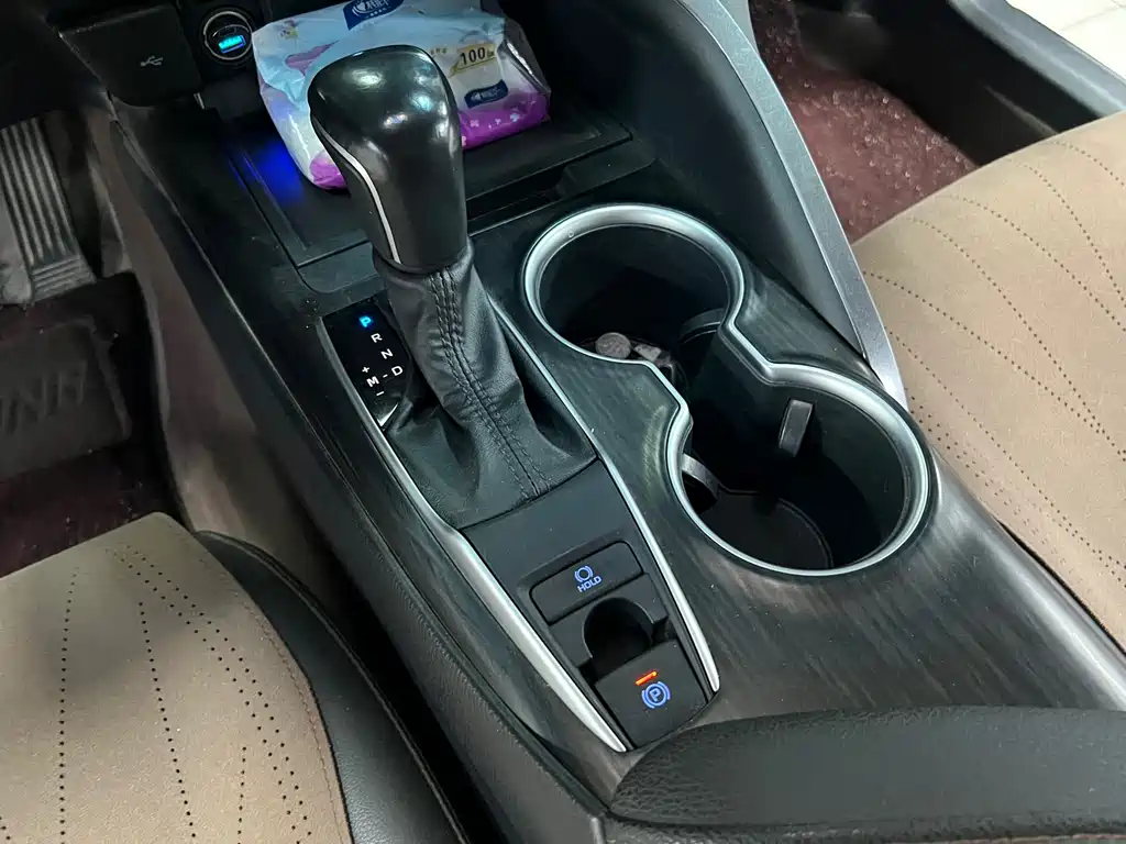 Toyota Camry 2023 — фото 11
