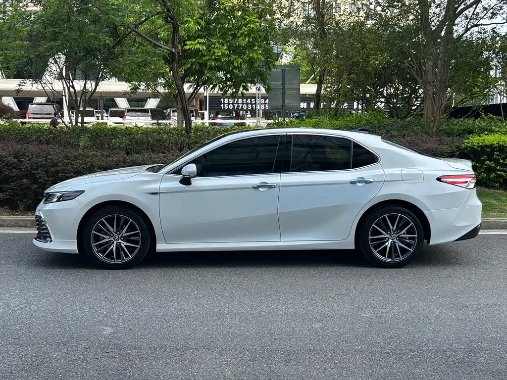 Toyota Camry 2022 — фото 10