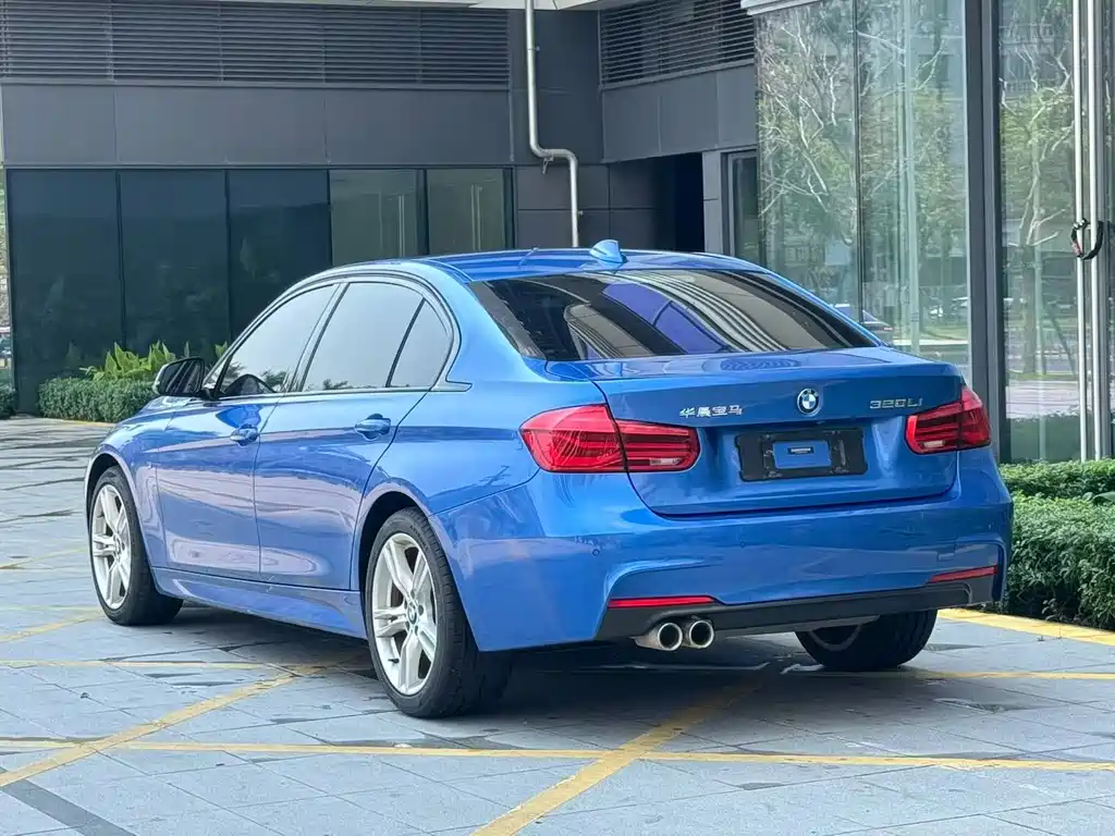 BMW 3 Series 2018 — фото 9