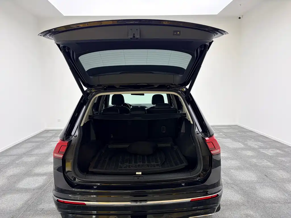Volkswagen Tiguan L 2021 — фото 11