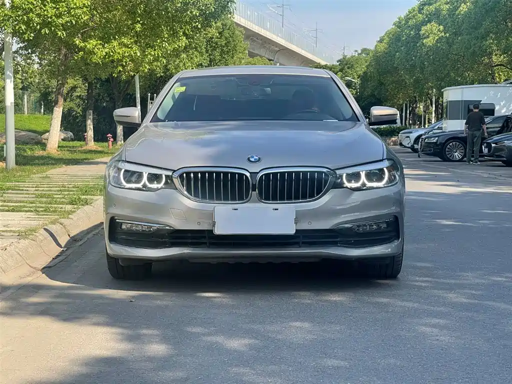 BMW 5 Series 2018 — фото 3