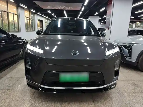 NIO ES8 2025