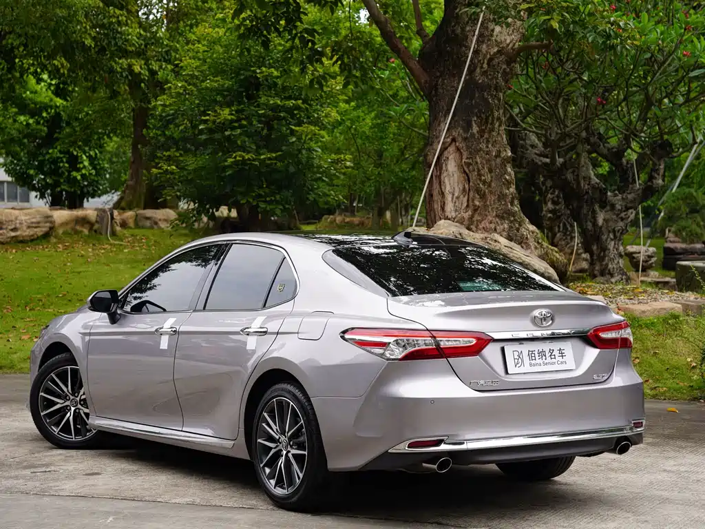 Toyota Camry 2023 — фото 7