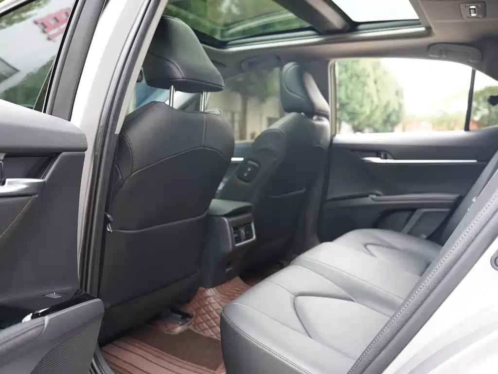 Toyota Camry 2023 — фото 20