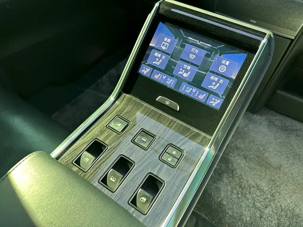 Lexus LM 2021 — фото 19