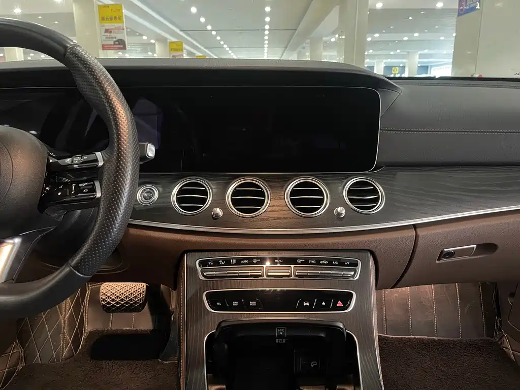 Mercedes-Benz E-Class 2023 — фото 10