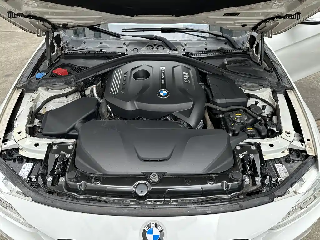 BMW 3 Series 2018 — фото 11