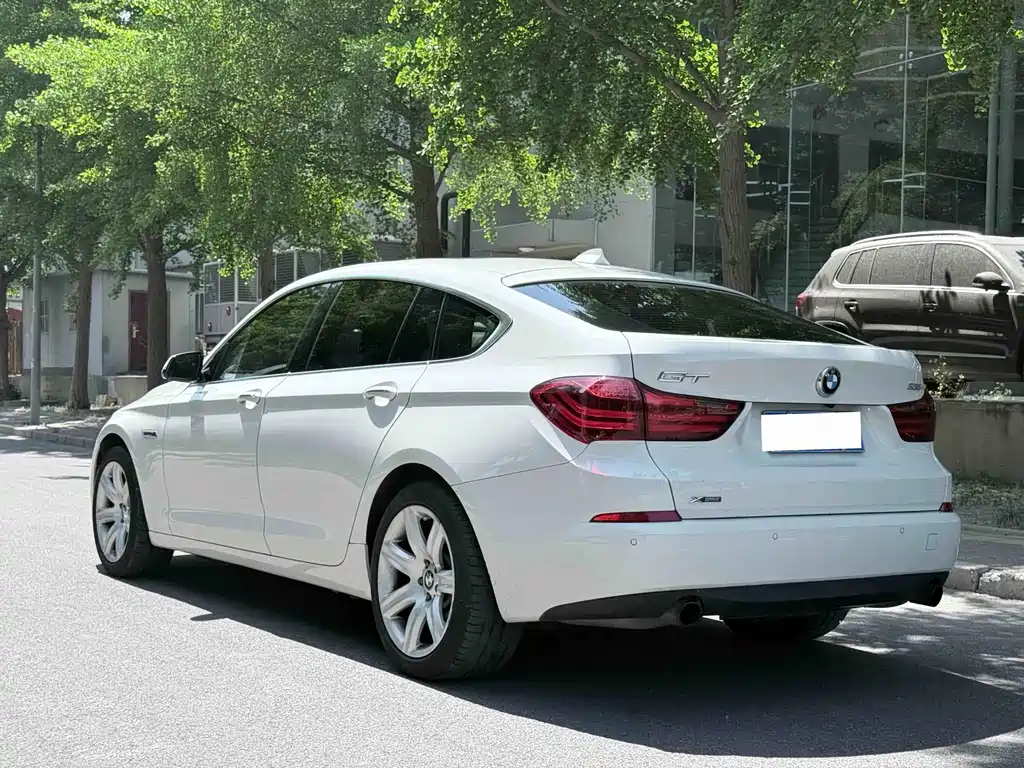 BMW 5 Series GT 2014 — фото 19
