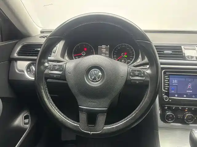 Volkswagen Passat 2015 — фото 11