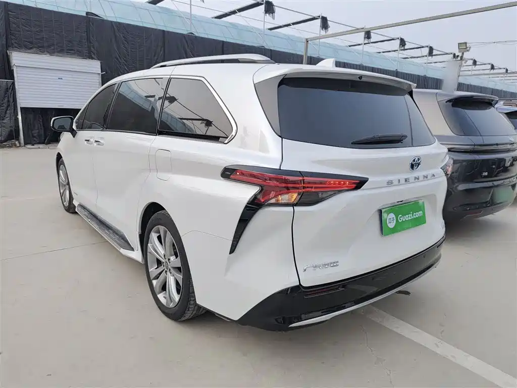 Toyota Sienna 2023 — фото 23