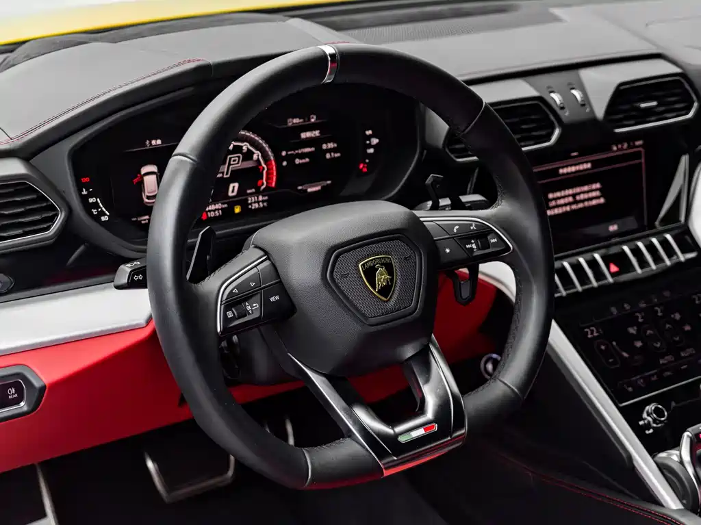 Lamborghini Urus 2020 — фото 15