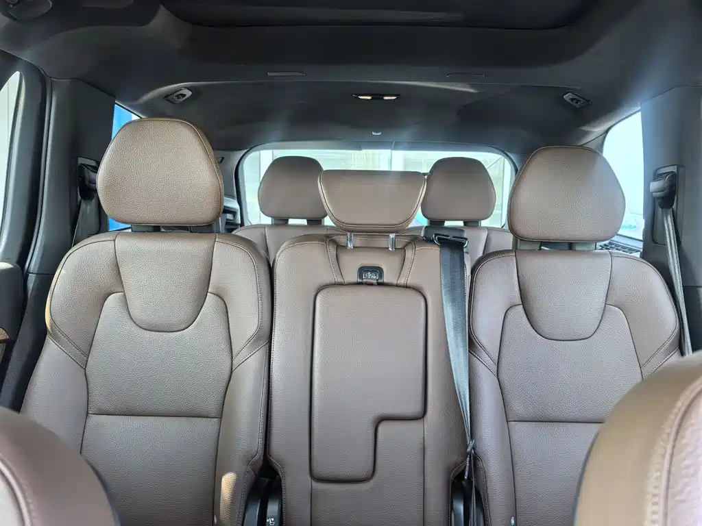 Volvo XC90 2023 — фото 13