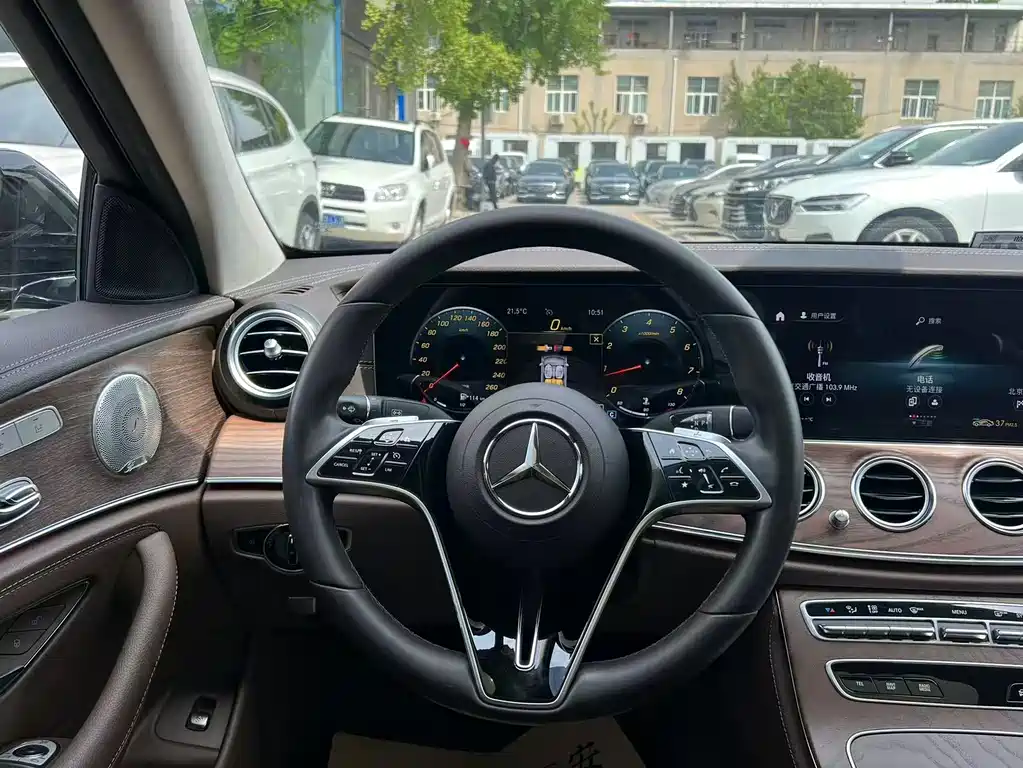 Mercedes-Benz E-Class 2022 — фото 24