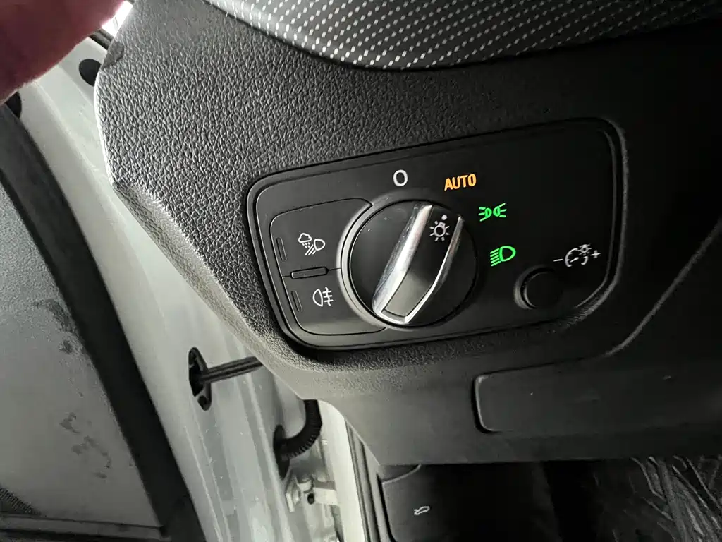 Audi Q2L 2021 — фото 16
