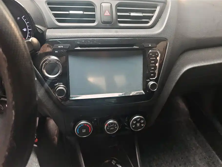 Kia K2 2015 — фото 13