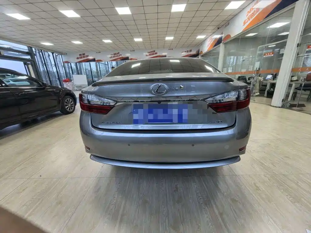 Lexus ES 2017