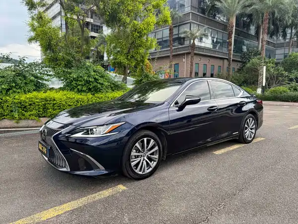 Lexus ES 2020